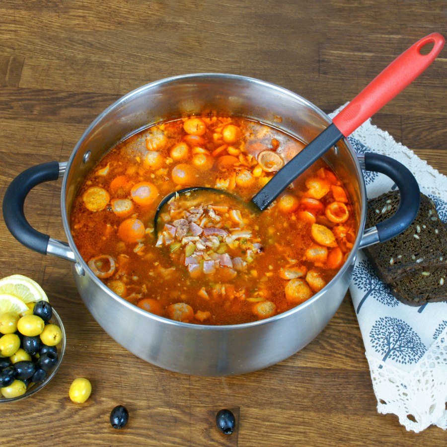 Солянка сборная мясная