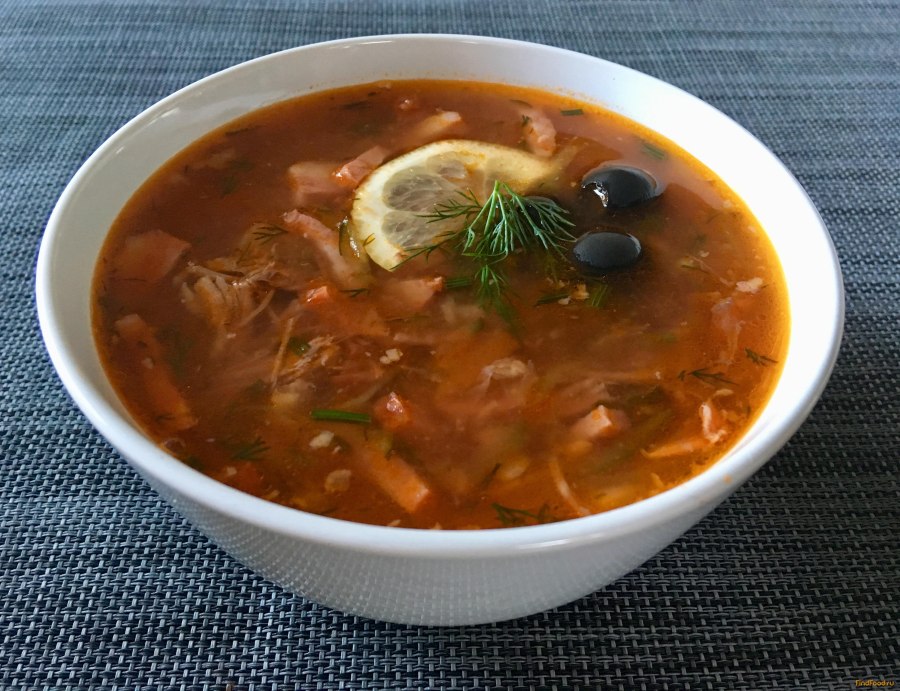 Сборная солянка мясная суп с маслинами