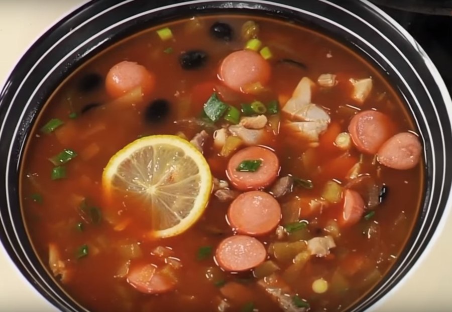 Солянка сборная мясная классическая с колбасой