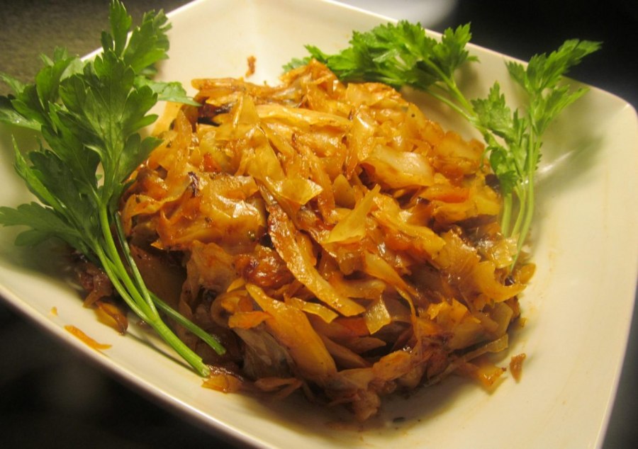 Бобовые с тушеной капустой