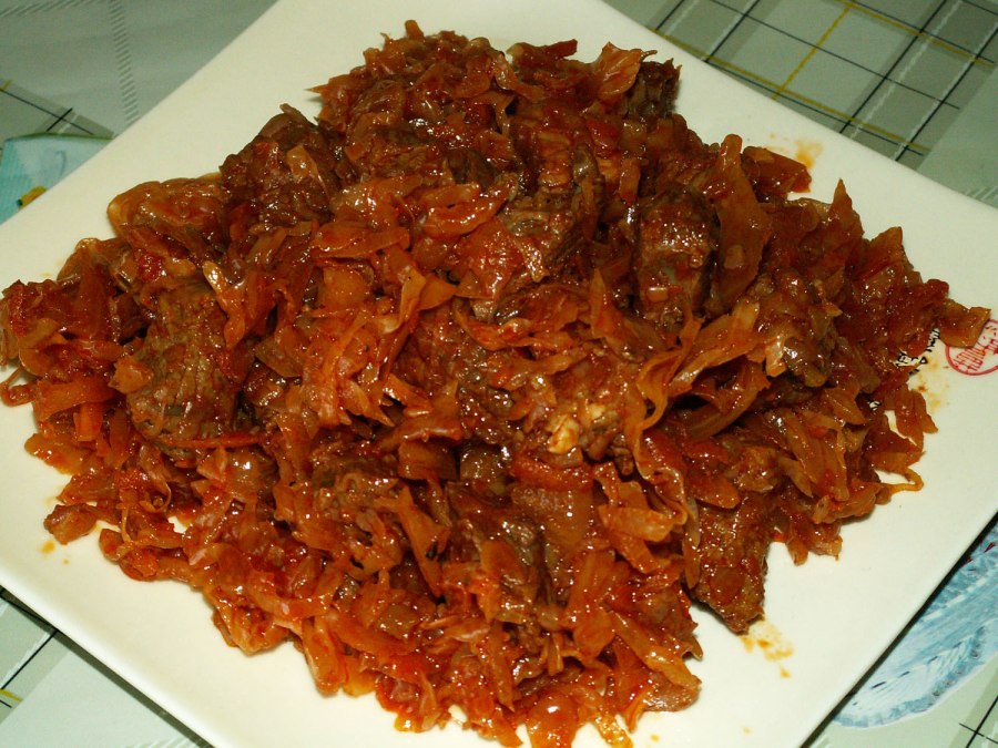 Белокочанная капуста тушеная