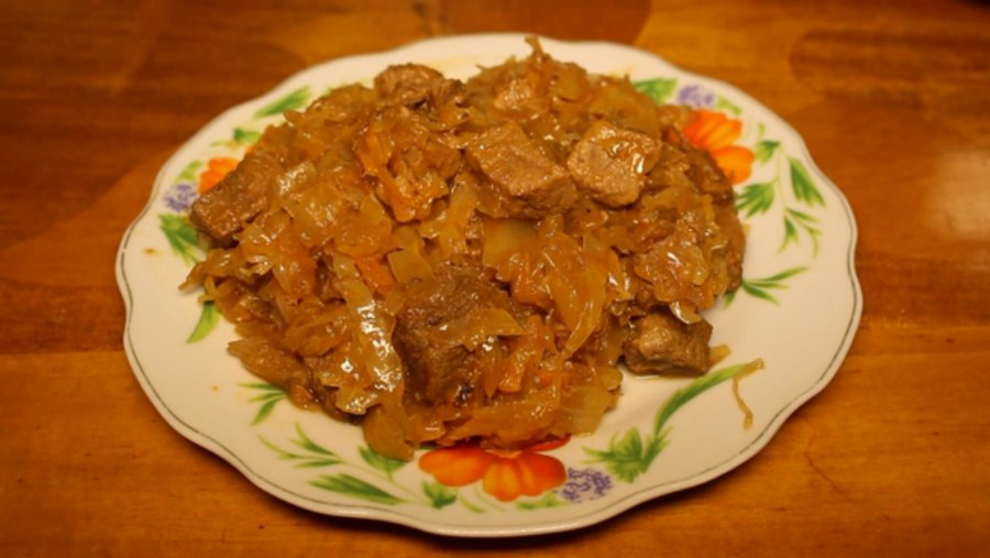 Тушеная капуста с куриным филе