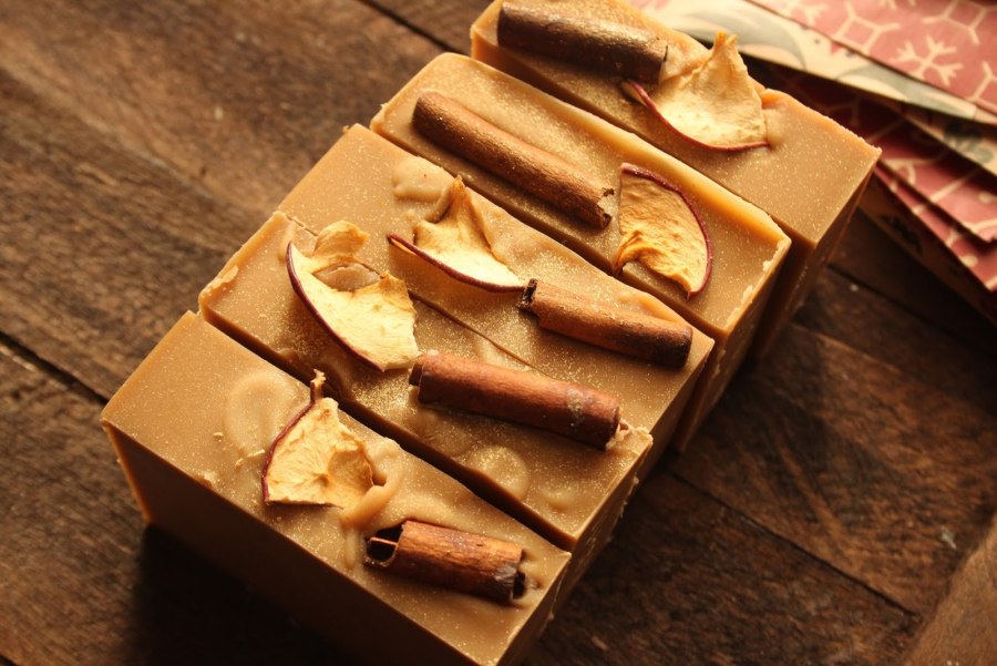 Чай с яблоком и корицей