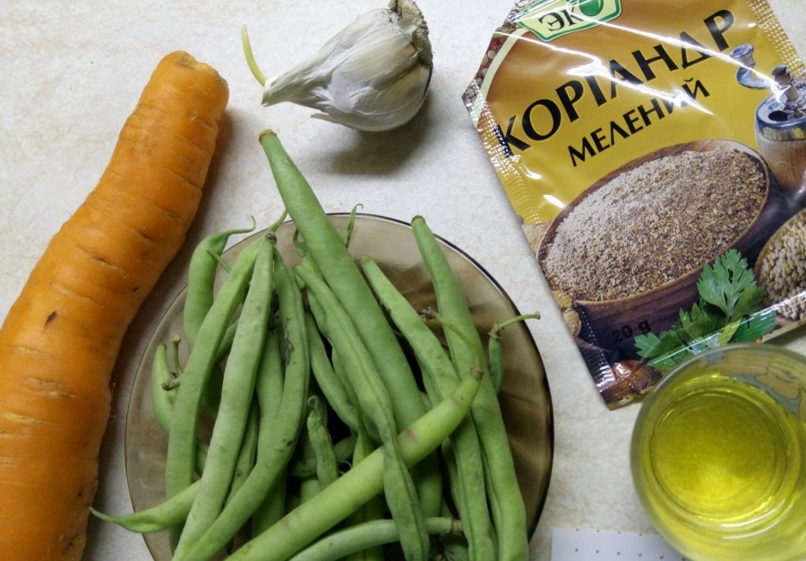 Стручковая фасоль с корейской морковкой