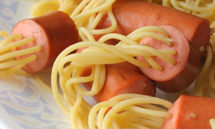 Ригатони с сосисками
