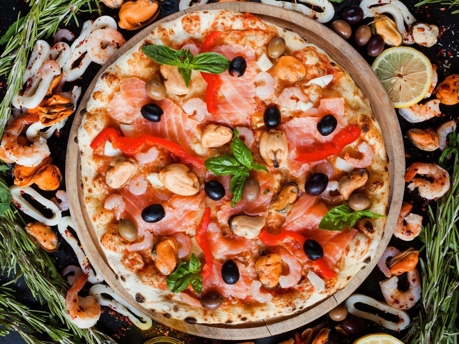 Пицца с морепродуктами (Seafood pizza)
