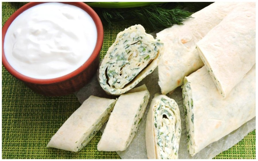 Лаваш с брынзой и зеленью