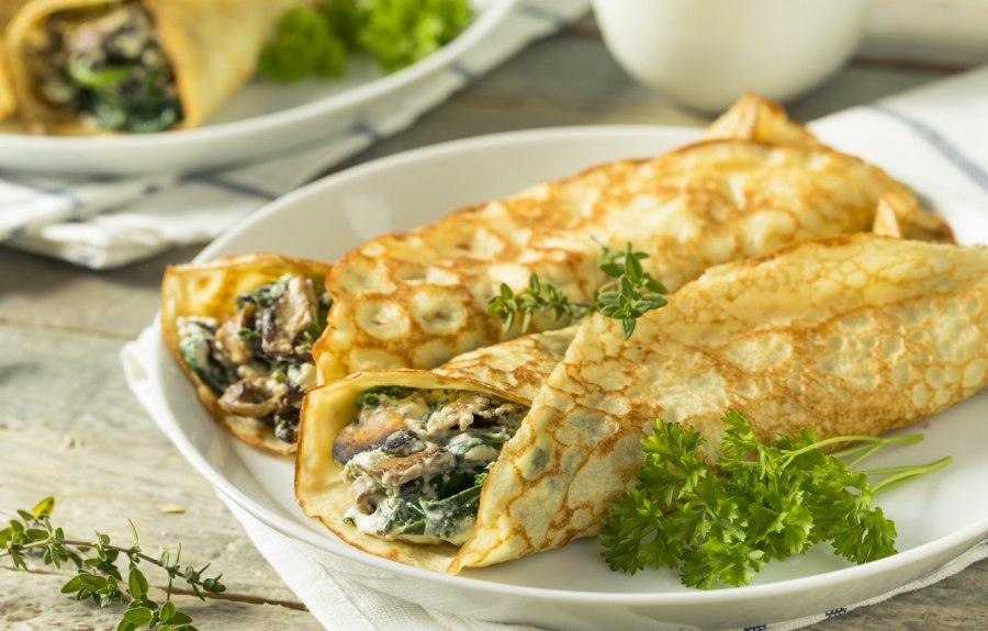 Блинчики с шпинатом и грибами