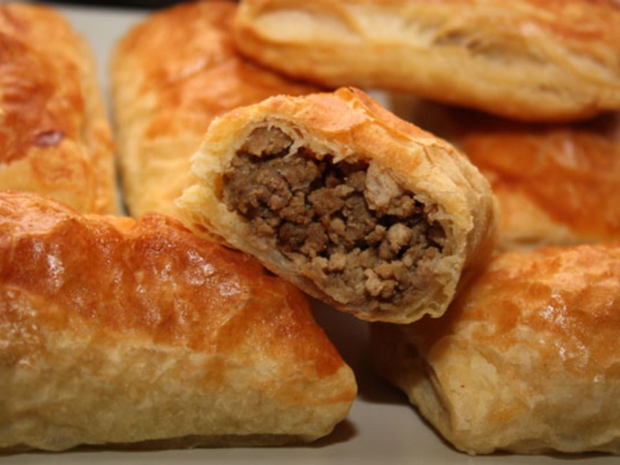 Пирожки с мясом из слоеного теста