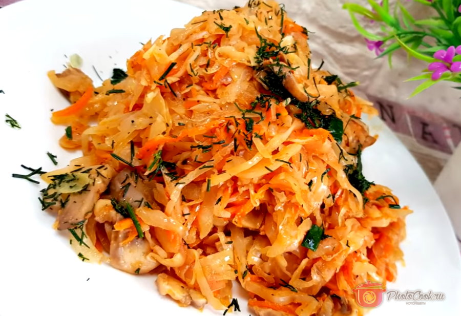 Капуста тушенная с грибами
