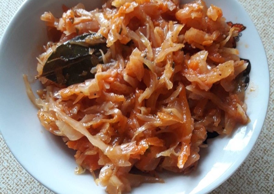 Белокочанная капуста тушеная