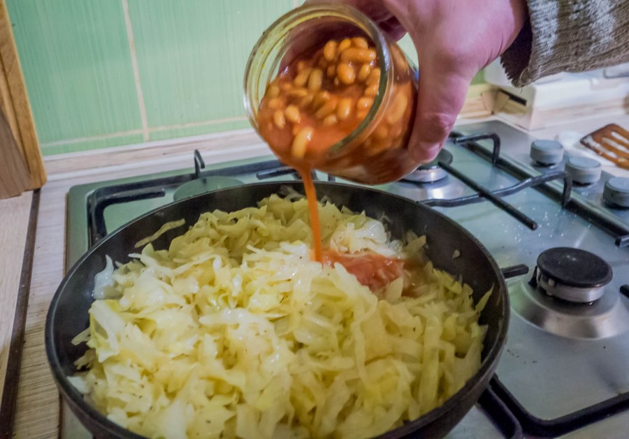 Тушёная капуста с сосисками