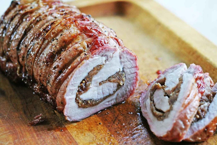 Мясной рулет из свинины