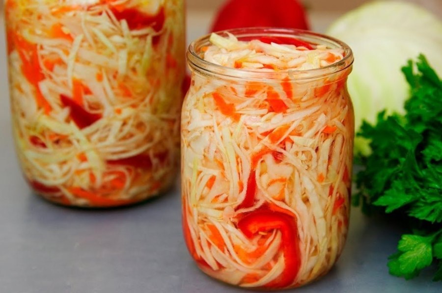 Маринованная капуста с болгарским перцем