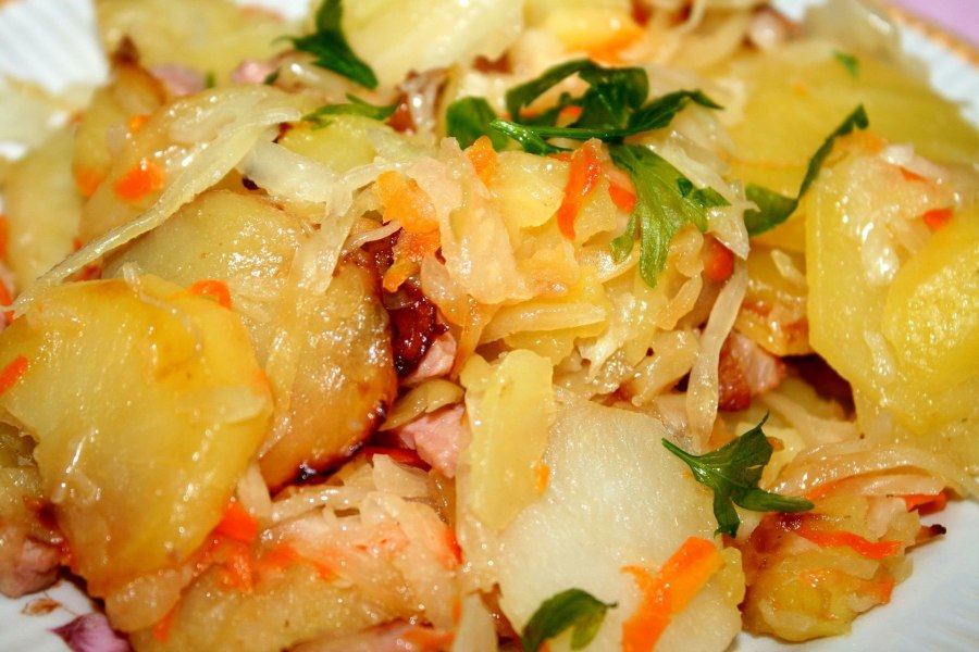 Тушёная капуста с картошкой