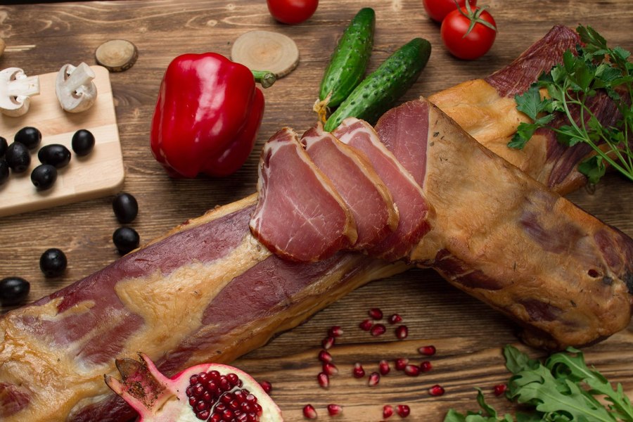 Мясные деликатесы