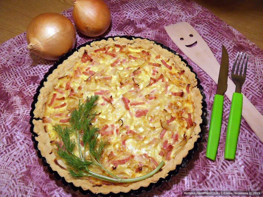 Пирог с зеленым луком и яйцом