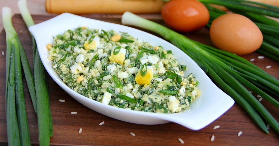 Салат с яйцом и зеленым луком