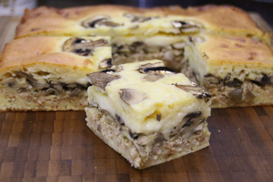 Заливной пирог с курицей и грибами