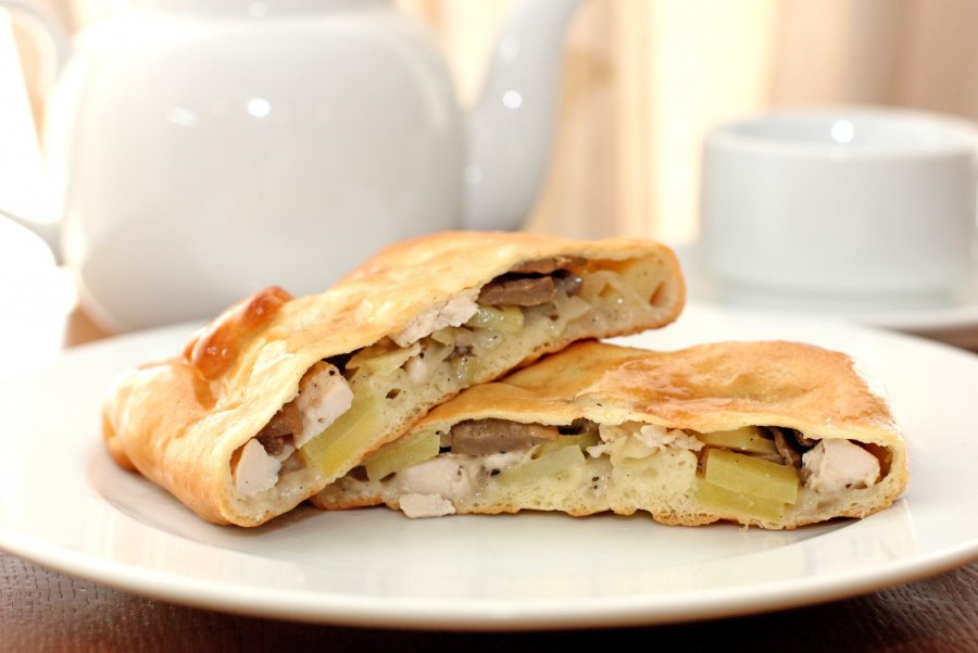Пирожки с курицей и картошкой