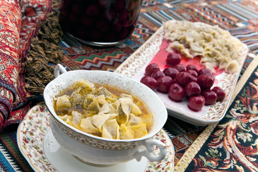 Пельмени с бульоном