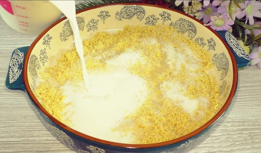 Каша пшенная молочная с курагой