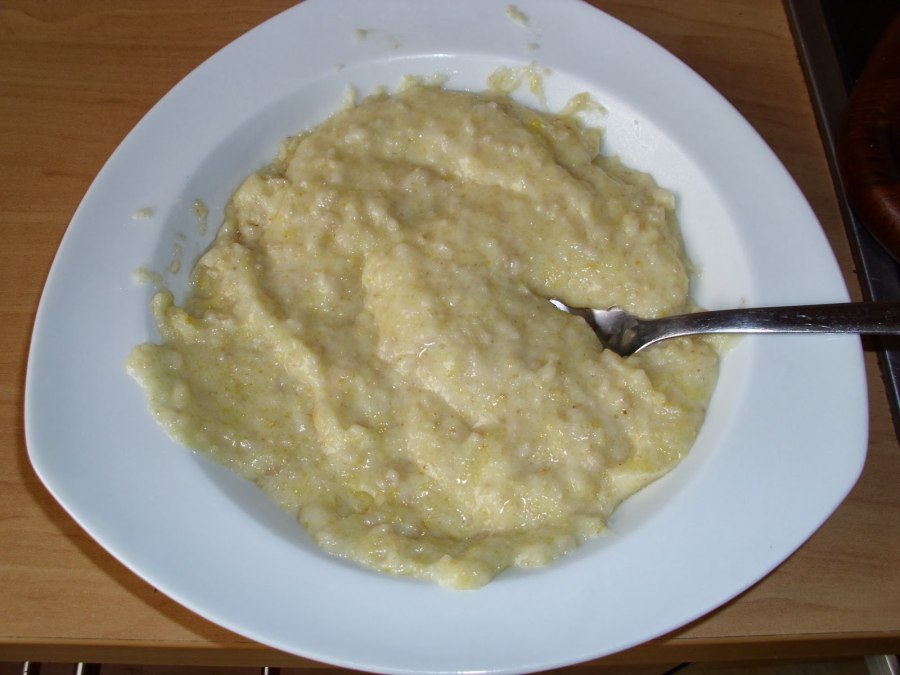 Пшённая каша с тыквой на молоке в кастрюле