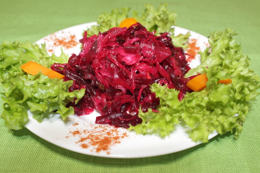 Салат с капустой и свеклой
