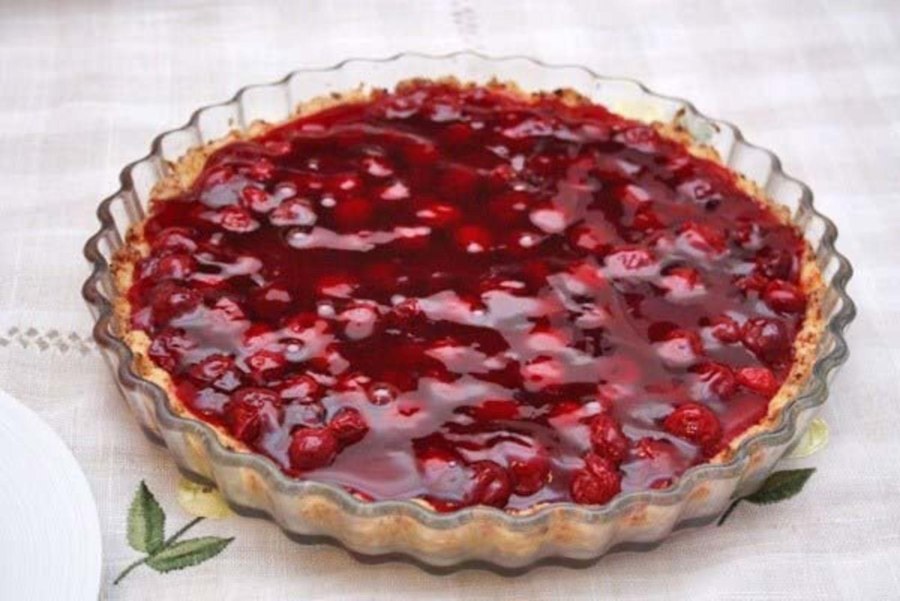 Летний пирог с вишней