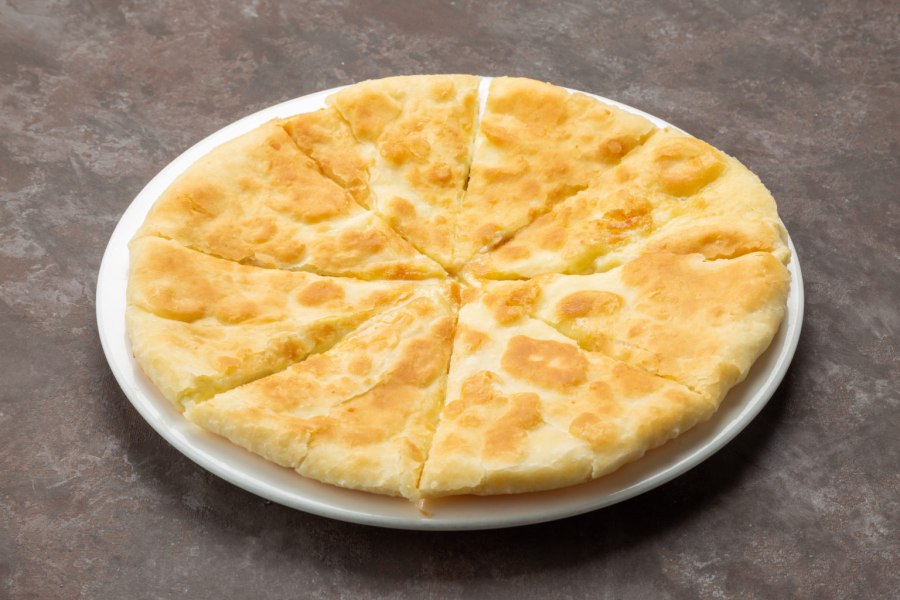 Хачапури с мясом вид сверху