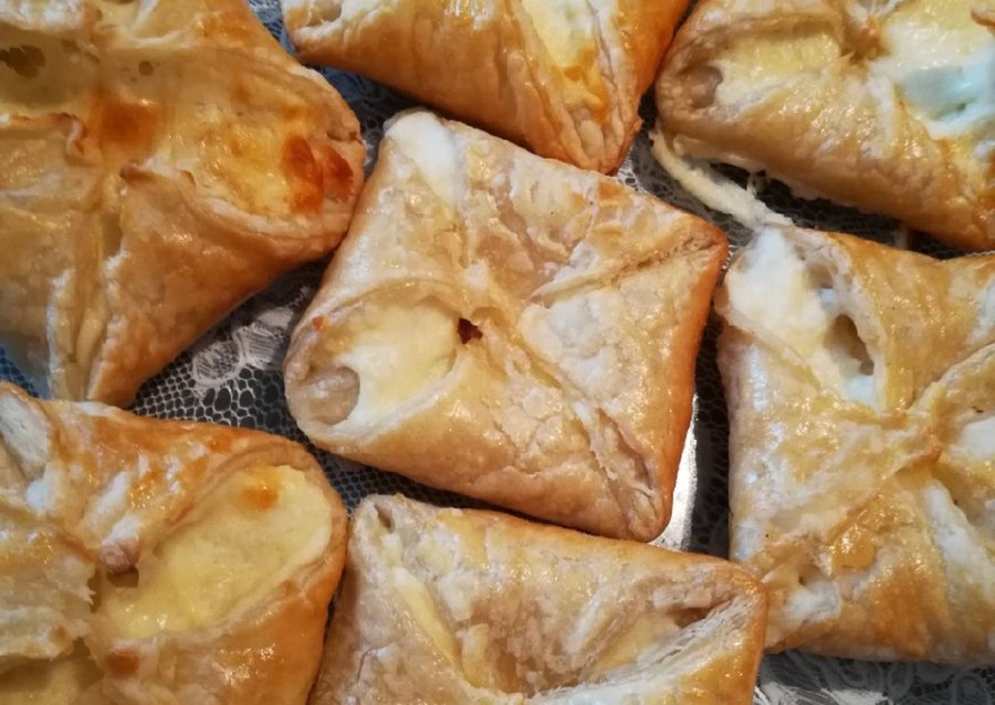 Слоеное бездрожжевое хачапури
