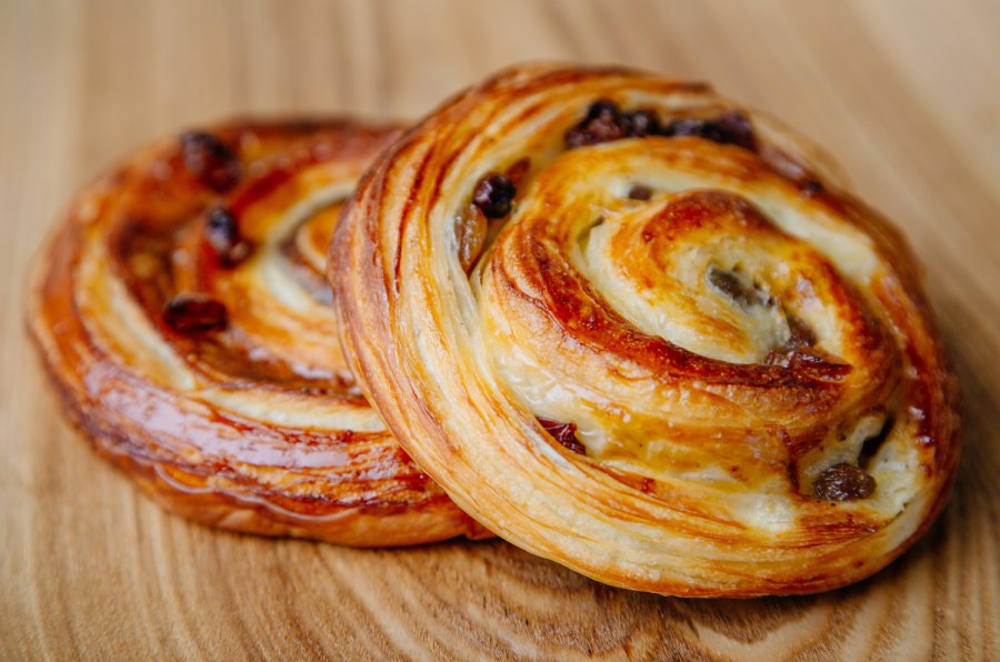 Булочки с изюмом
