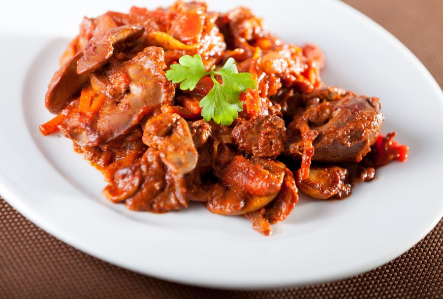 Печень куриная тушеная