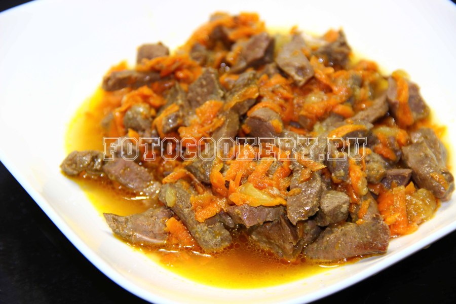 Печень говяжья тушеная с луком и морковью