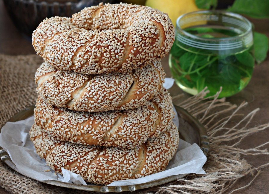 Булочка с кунжутом