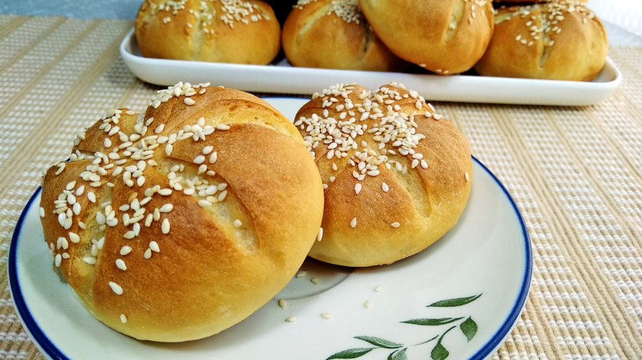 Выпечка с кунжутом