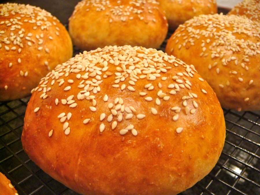 Булочки с кунжутом в духовке