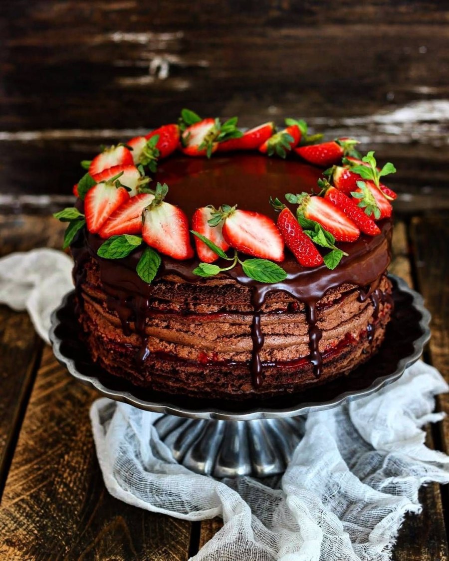 Торт с клубникой