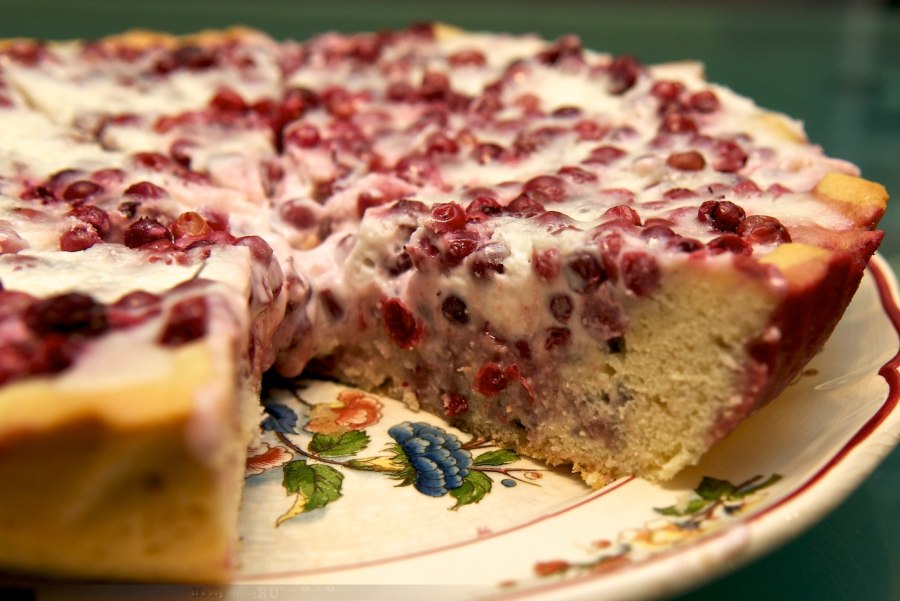 Пирог с брусникой