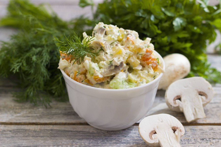 Салатик с курочкой и грибами