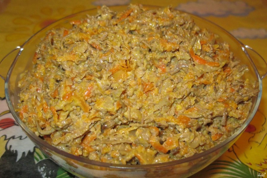 Салат с печенью говяжьей и морковью и луком