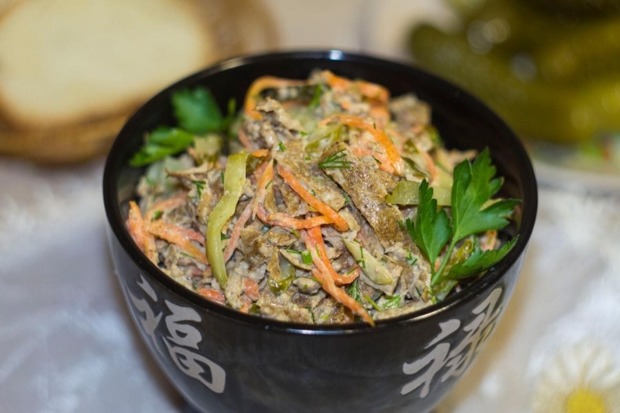 Салат с куриной печенью и морковью по-корейски