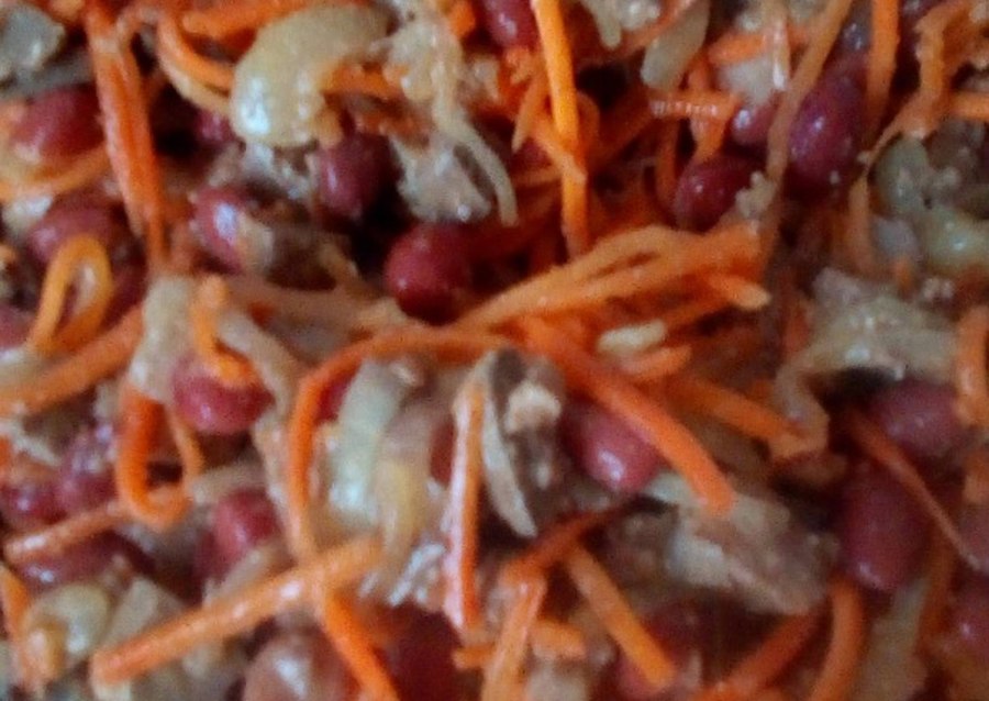 Салат из печени говяжьей с фасолью
