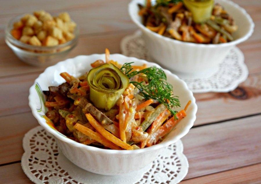Салат из печени говяжьей с огурцами