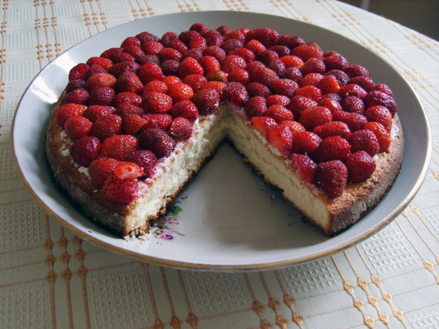 Пирог с клубникой