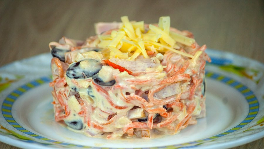 Салат с корейской морковью и курицей