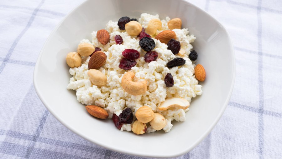 Овсяная каша с медом и орехами