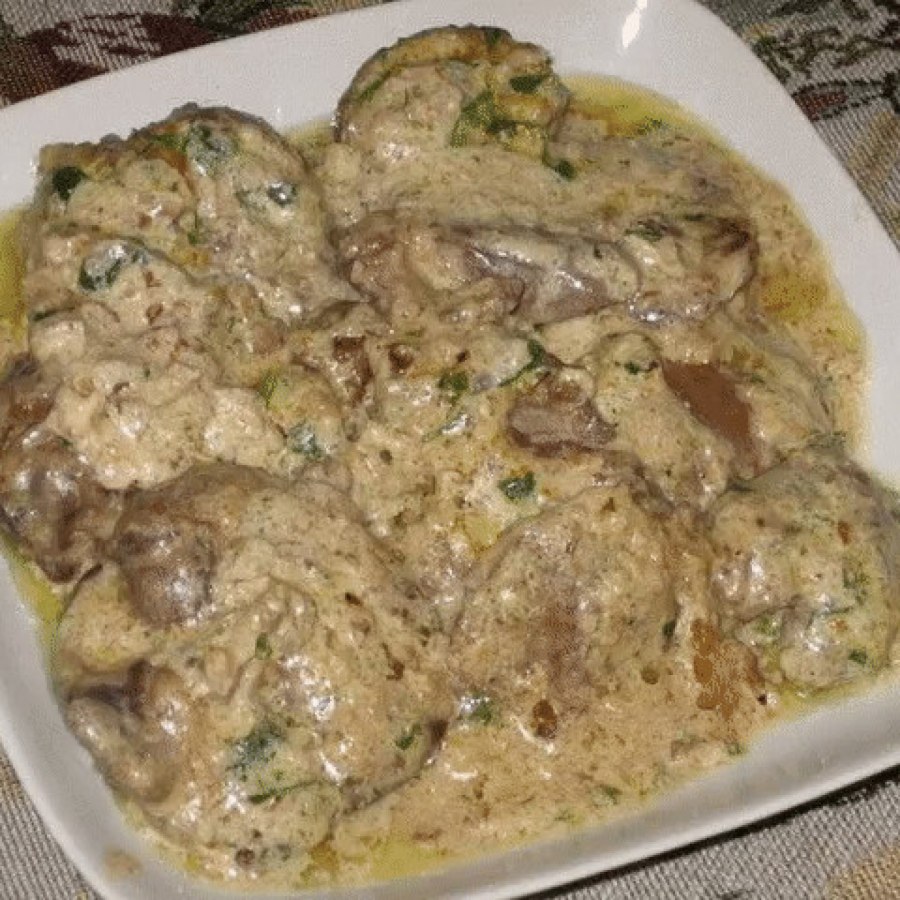 Куриная печень в сметанном соусе