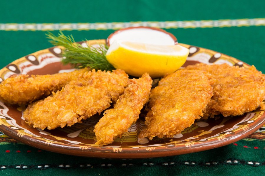 Куриное филе в кукурузных хлопьях