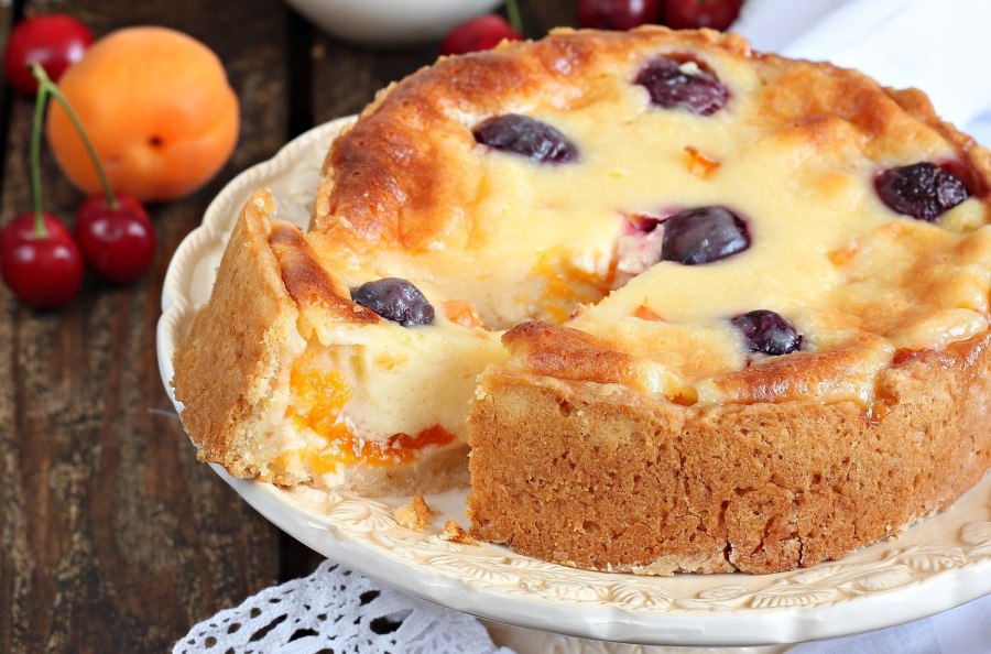 Песочный пирог с персиками консервированными